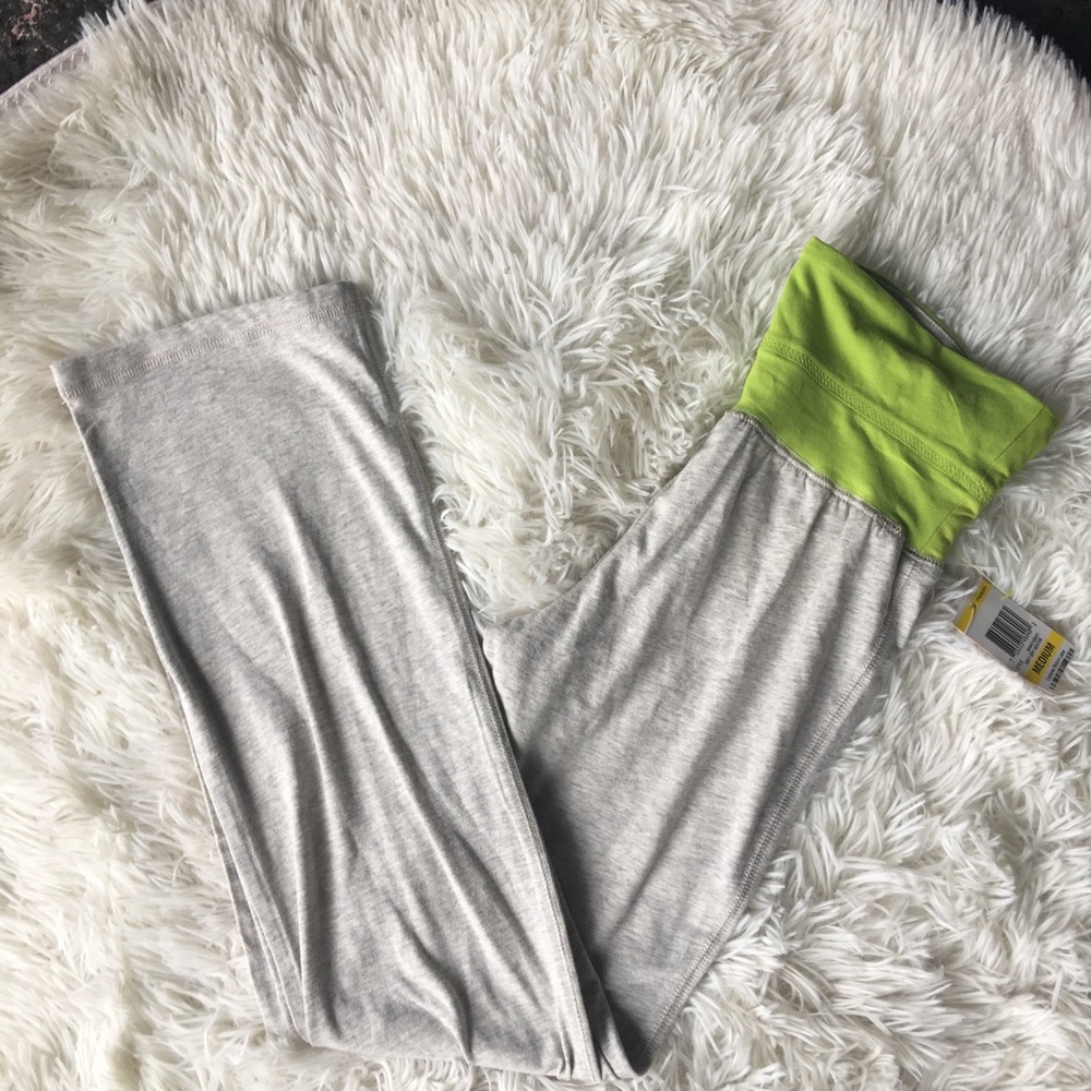 💰So Jenni must grey heather yoga pants..
